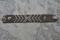 XS ARMOUR ARMBAND I SVARTOXIDERAD MÄSSING