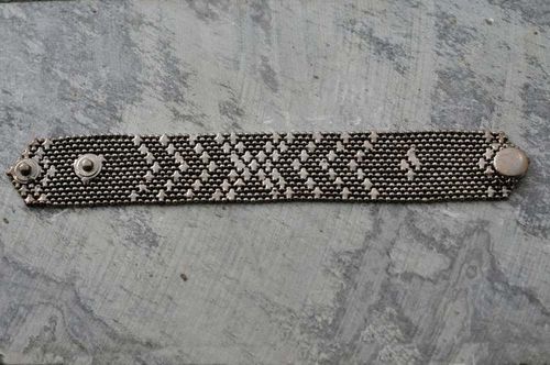 XS ARMOUR ARMBAND I SVARTOXIDERAD MÄSSING
