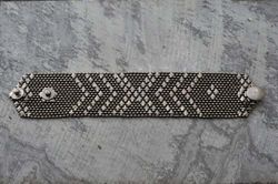 SMALL ARMOUR ARMBAND I SVARTOXIDERAD MÄSSING