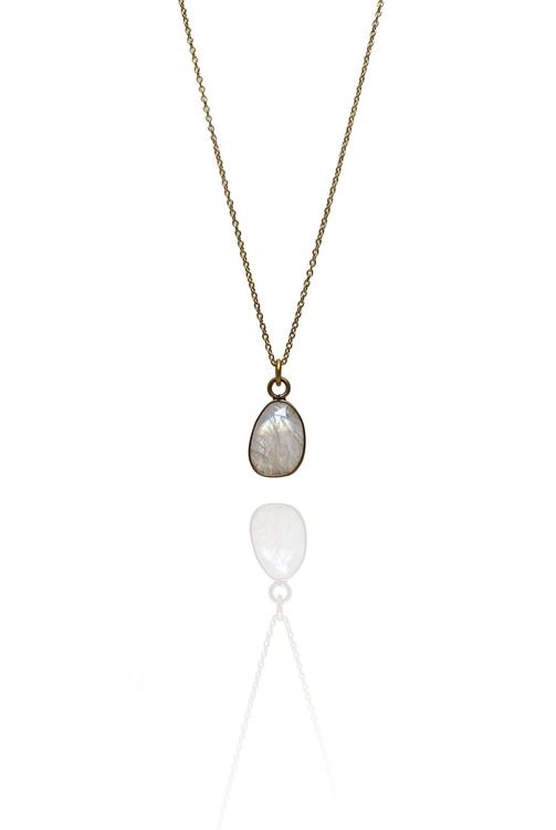 MÅNSTEN STONE PENDANT HALSBAND PÅ TUNN KEDJA