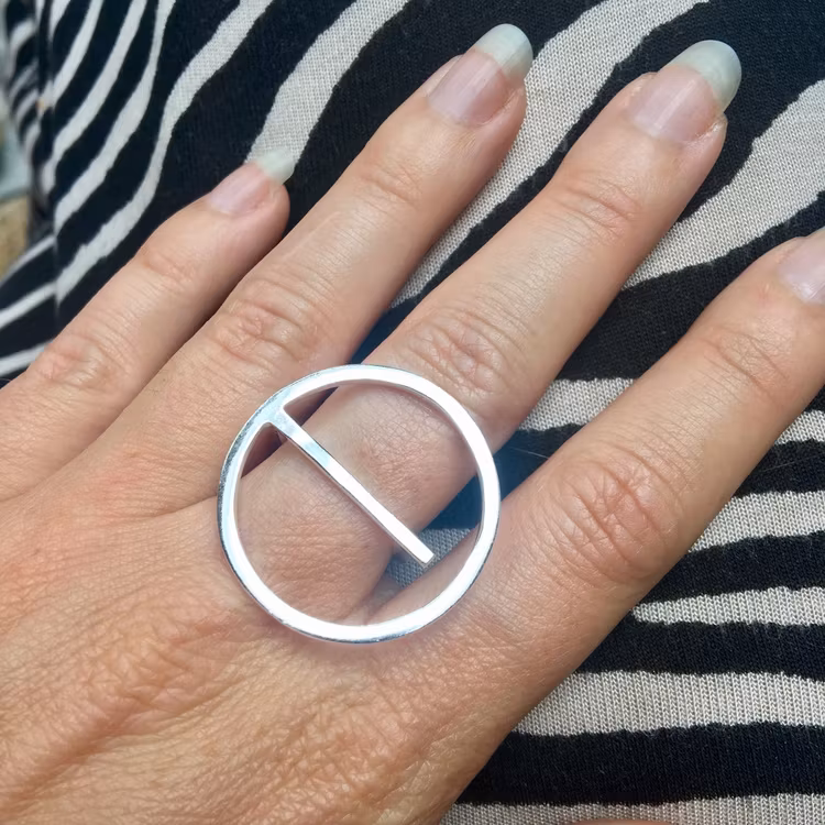 SVÄVANDE RING I 925 SILVER