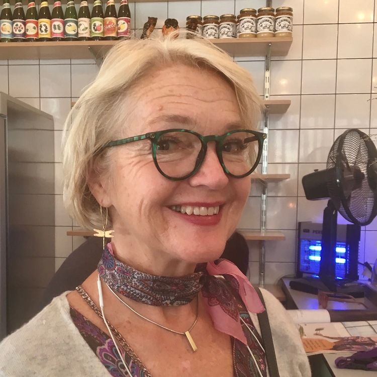 SMÅ TROLLSLÄNDOR I PAR ÖRHÄNGEN MÄSSING