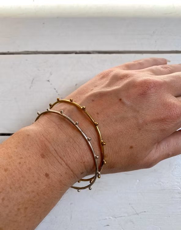 DOTTED BANGLE FÖRSILVRAT