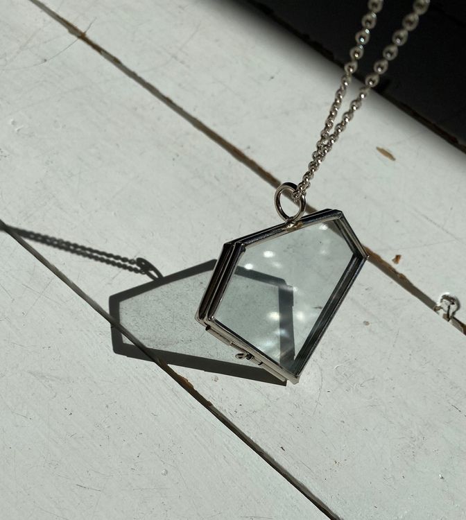 DIAMOND GLASSFRAME HALSBAND FÖRSVILRAT