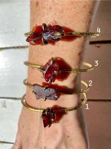 RÅ GRANAT STONE BRACELET