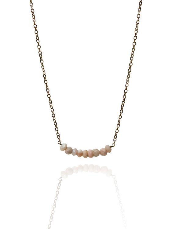 ROSA OPALER PÅ STRÅ HALSBAND I MÄSSING