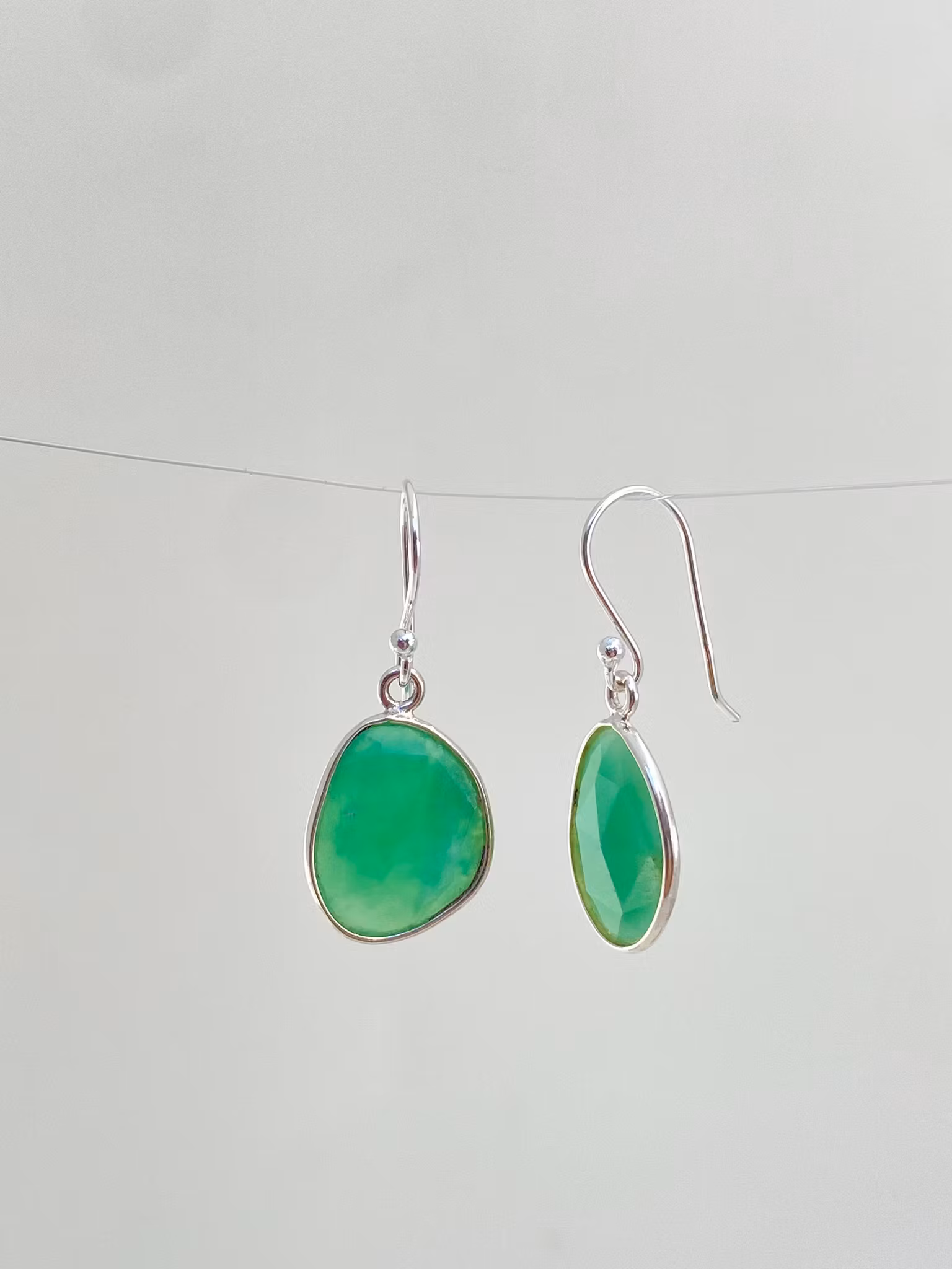 STONE PENDANT ÖRHÄNGEN MED KRYSOPRAS I 925 SILVER