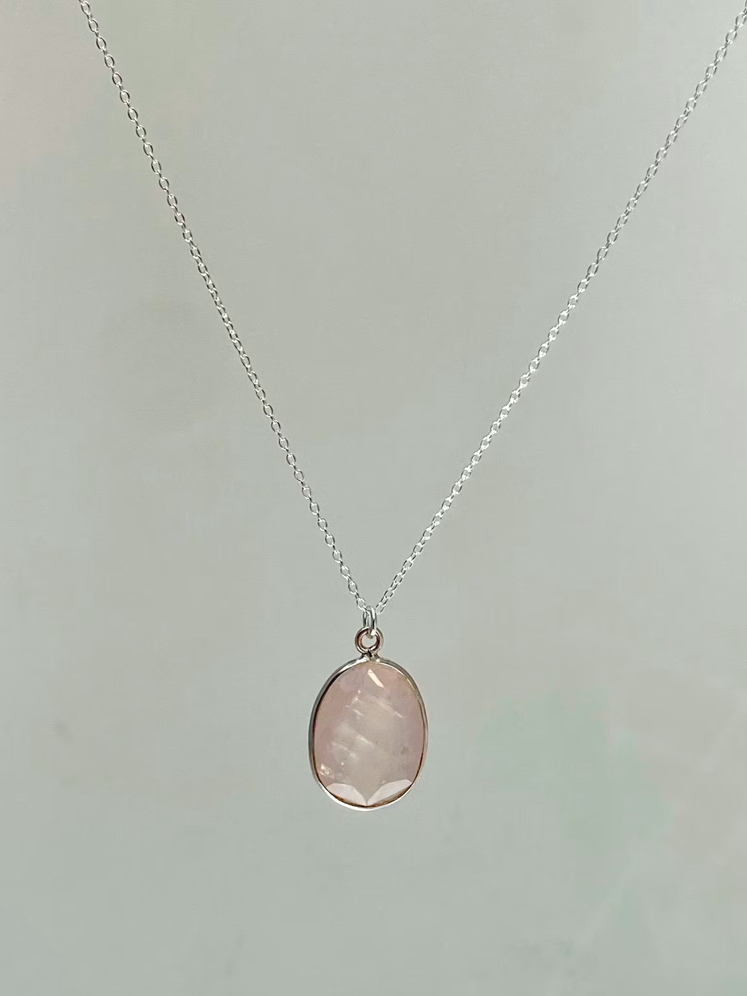 ROSENKVARTS STONE PENDANT HALSBAND PÅ TUNN KEDJA 925 SILVER