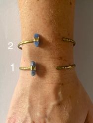 RÅ SAFIR ÖPPET STENARMBAND
