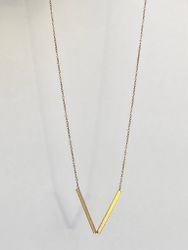 V HALSBAND TUNN KEDJA I MÄSSING