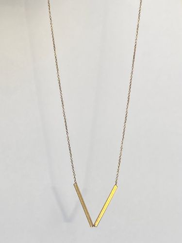 V HALSBAND TUNN KEDJA I MÄSSING