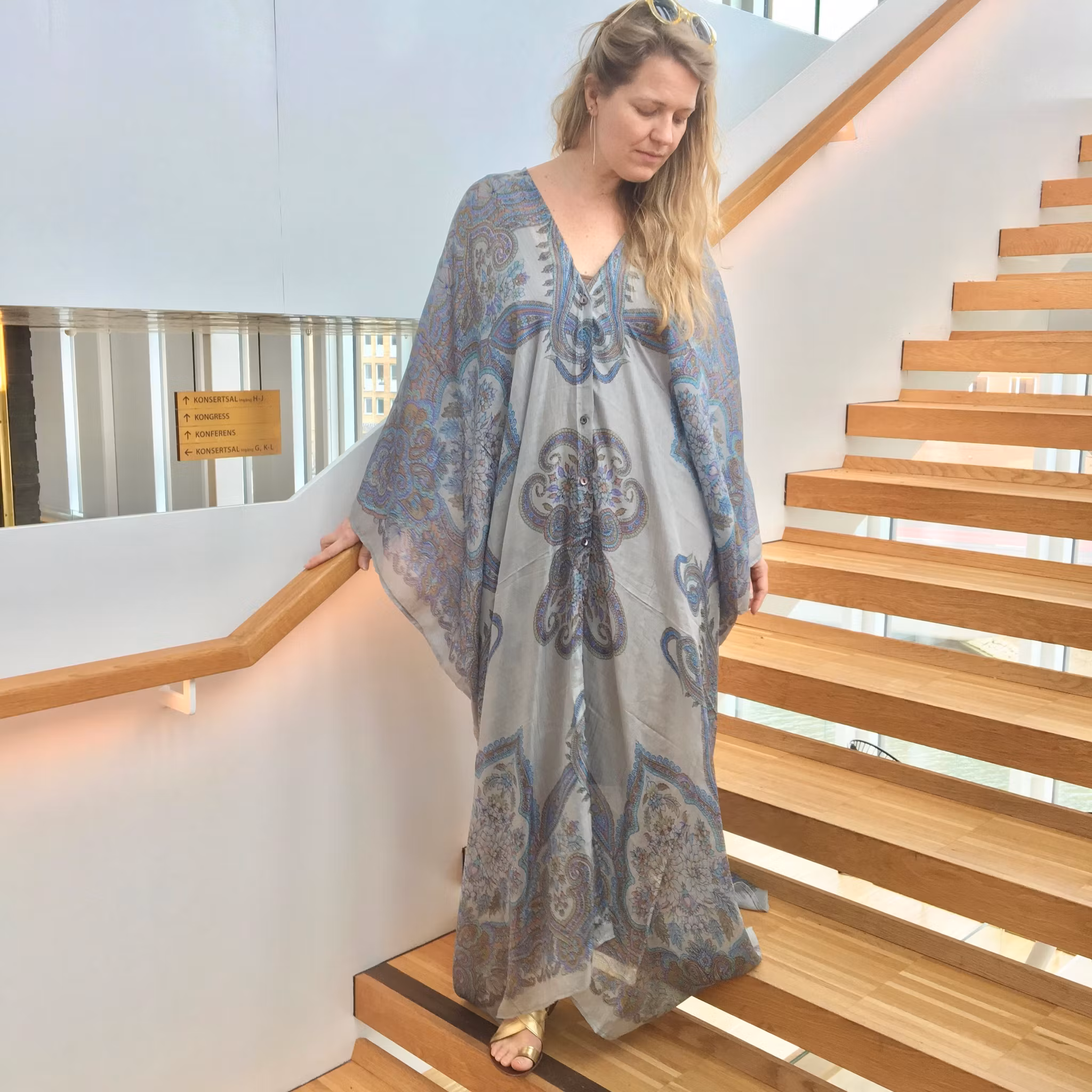 LÅNG SIDENKIMONO MED KNAPPAR #19