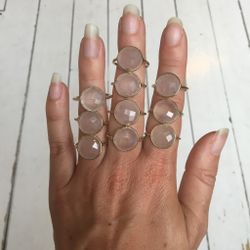 ROSENKVARTS BEZEL RING I MÄSSING