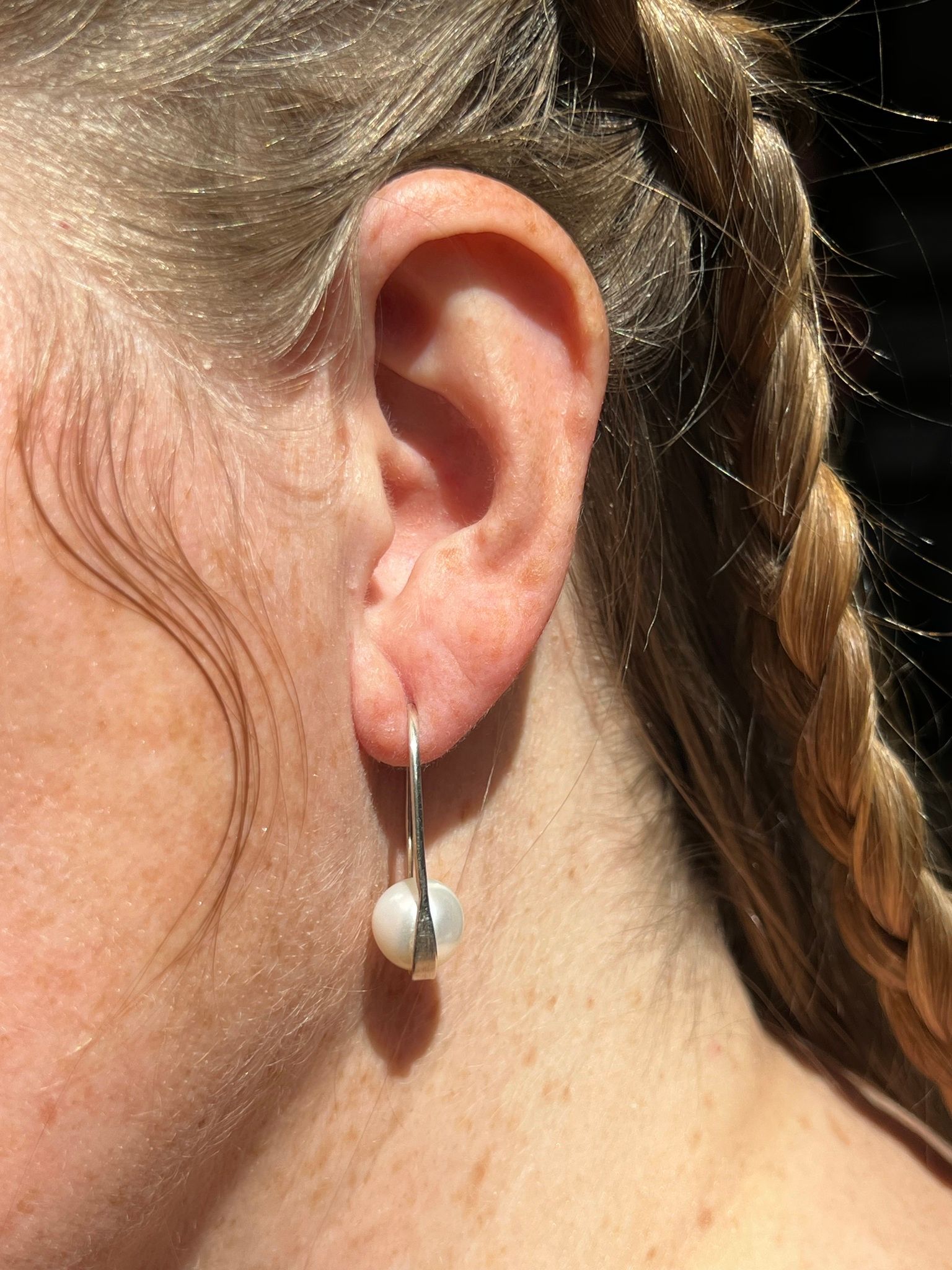 OMFAMNANDE PÄRLOR I 925 SILVER I PAR