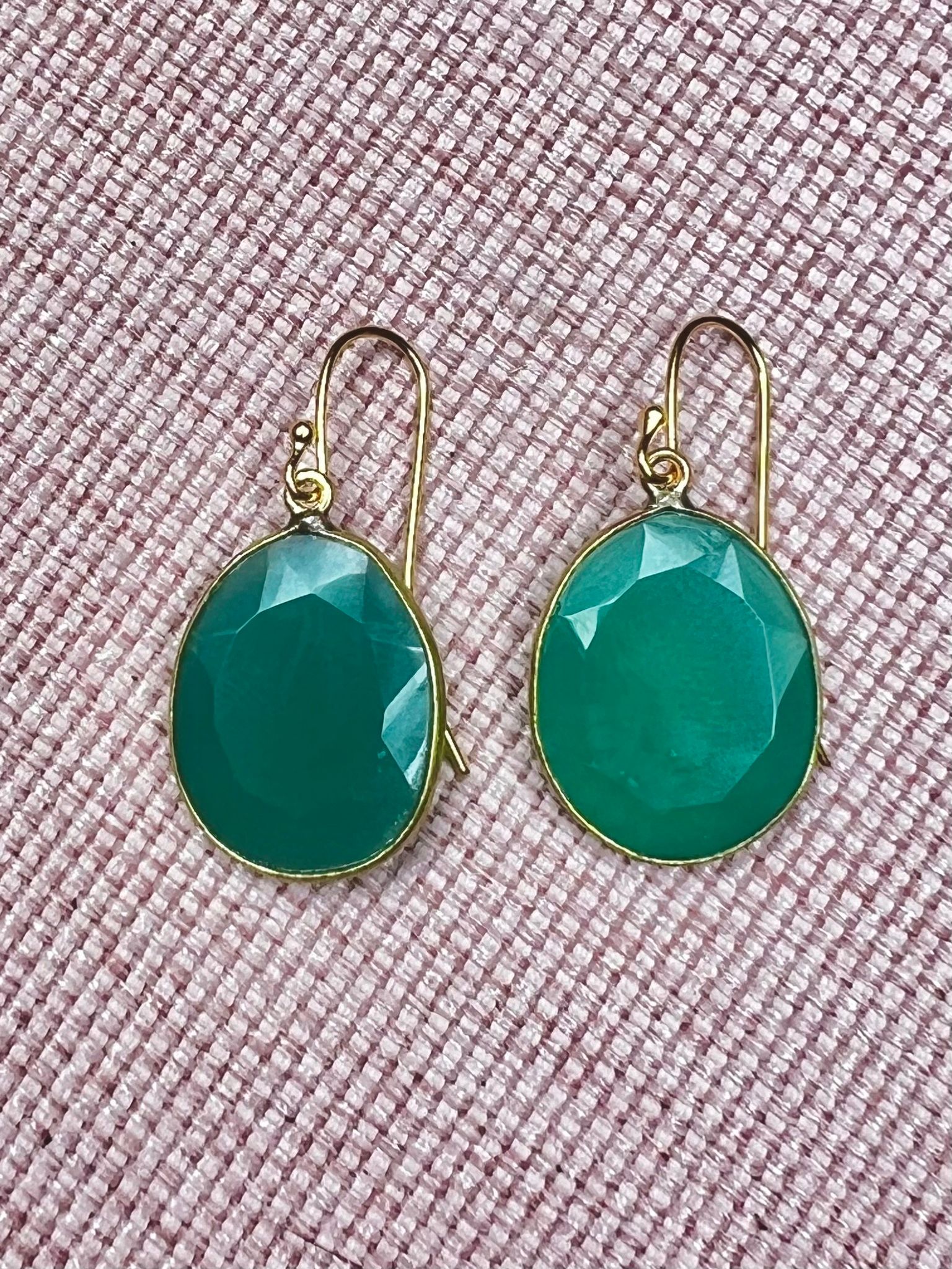 STONE PENDANT ÖRHÄNGEN MED GRÖN ONYX