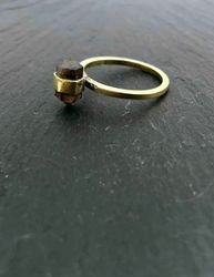 LITEN BANDRING MED RÖKKVARTS MÄSSING