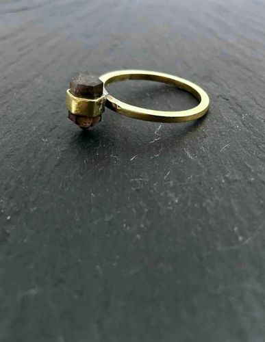 LITEN BANDRING MED RÖKKVARTS MÄSSING