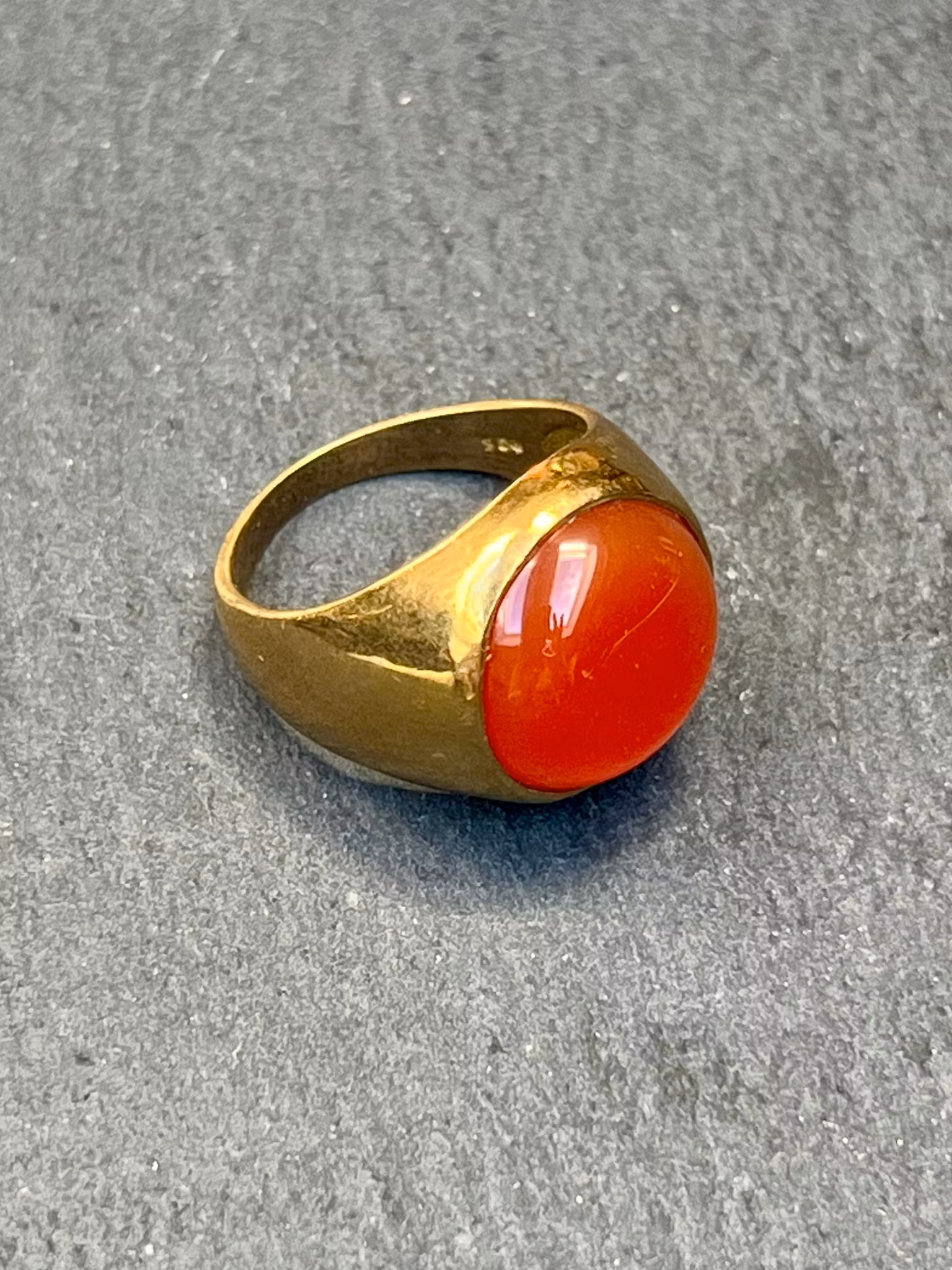 KARNEOL KUPOLRING I MÄSSING