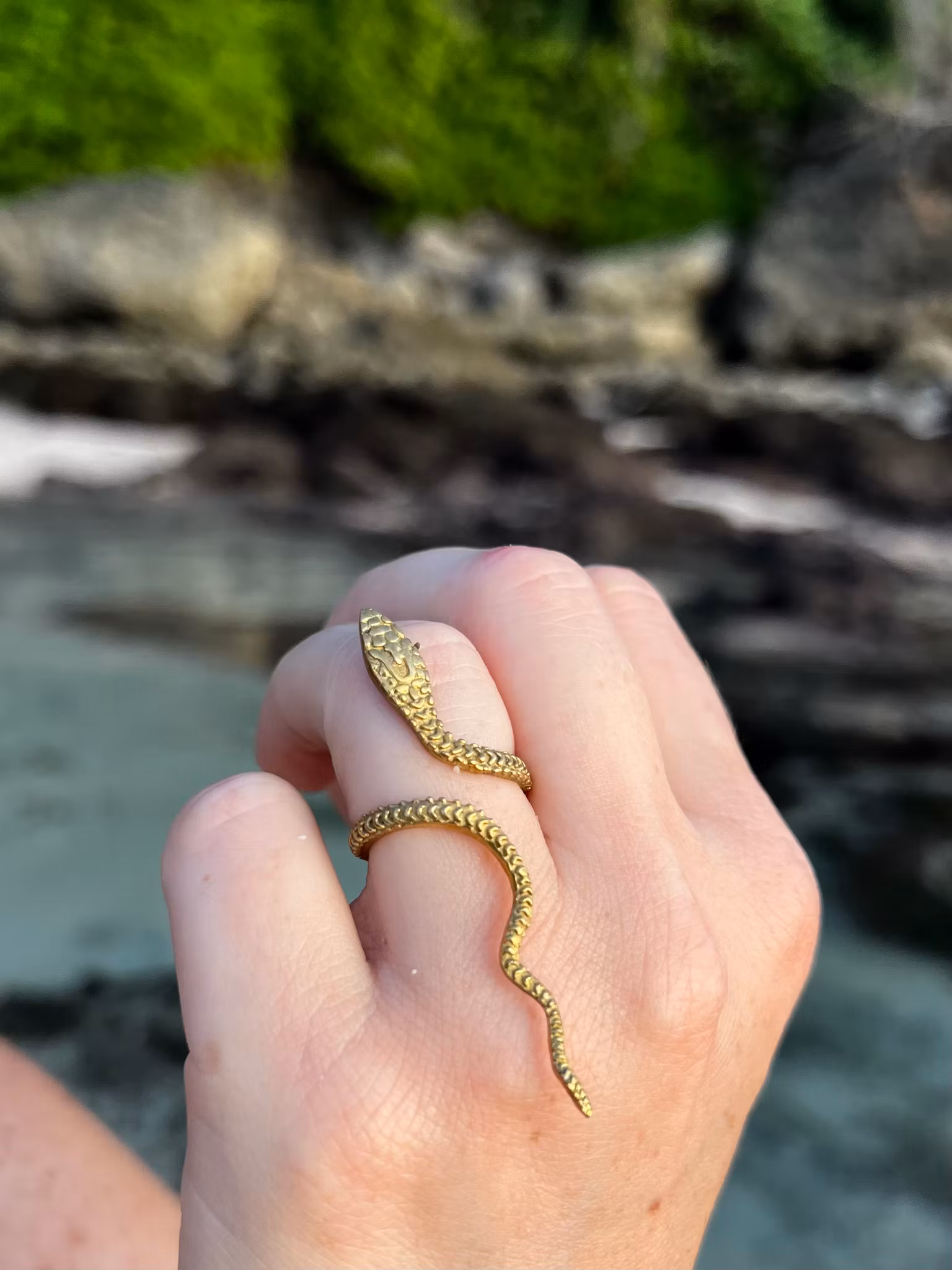 SERPENT ORM RING I MÄSSING