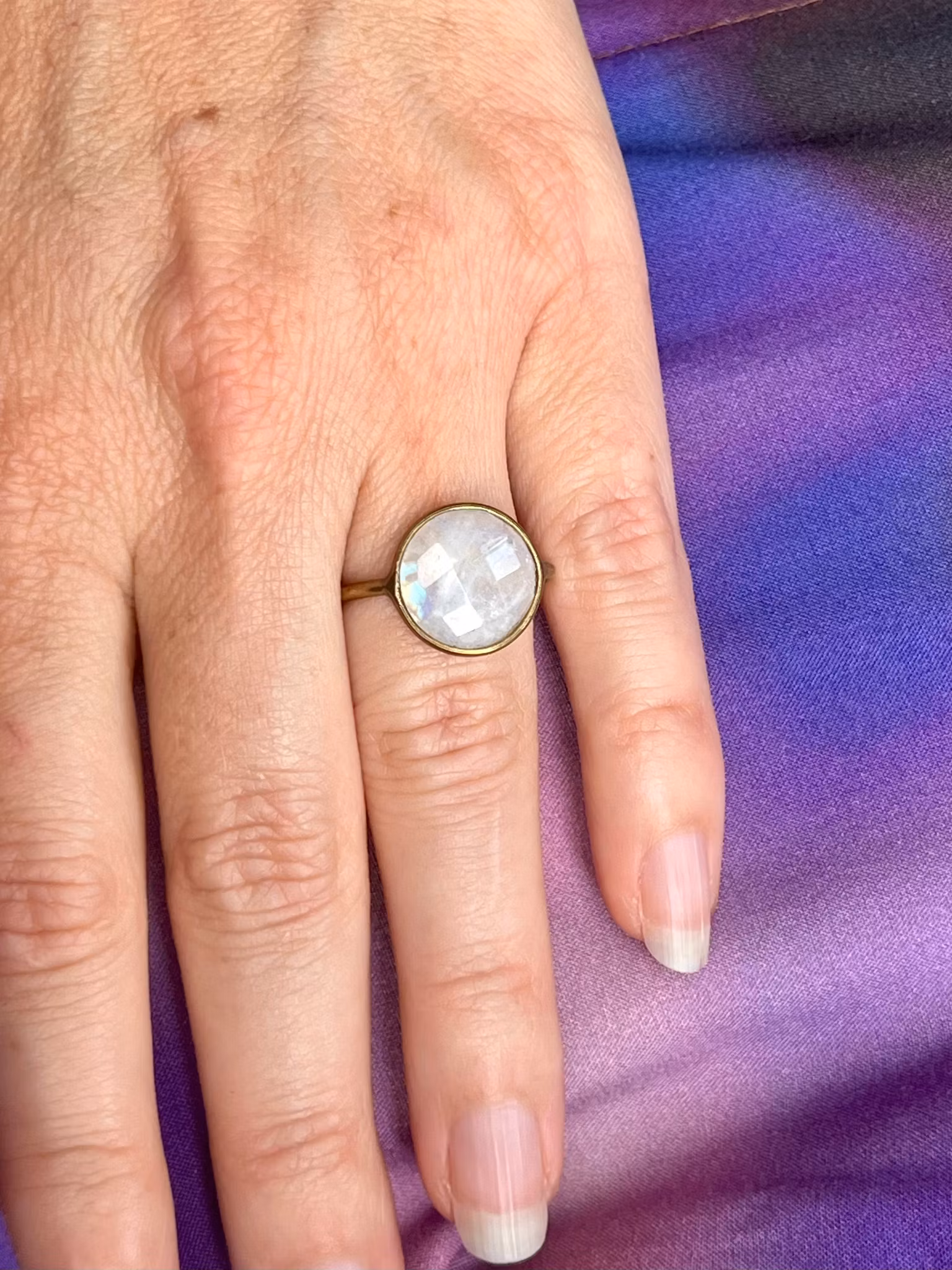 MÅNSTEN BEZEL RING I MÄSSING