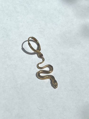 ORM PÅ RING I MÄSSING