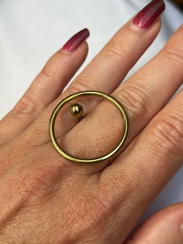 SVÄVANDE PLANET RING MÄSSING