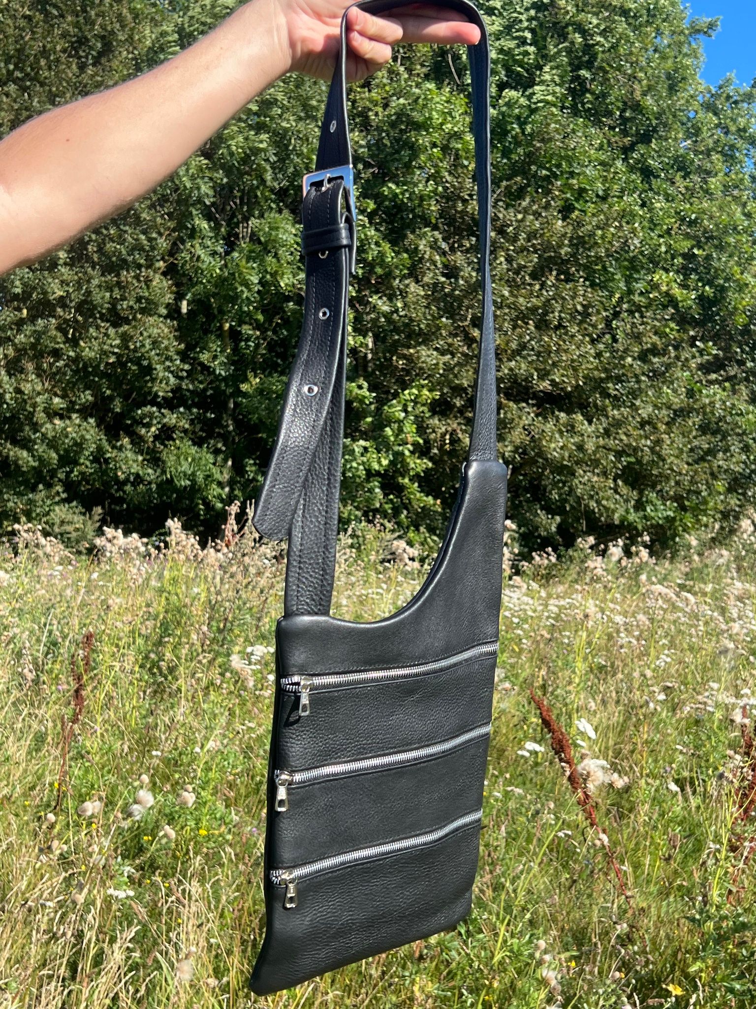 BLIXEN VÄSKA I SVART LÄDER