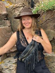 WANDERLUST VÄSKA I SVART LÄDER MED FRANSAR