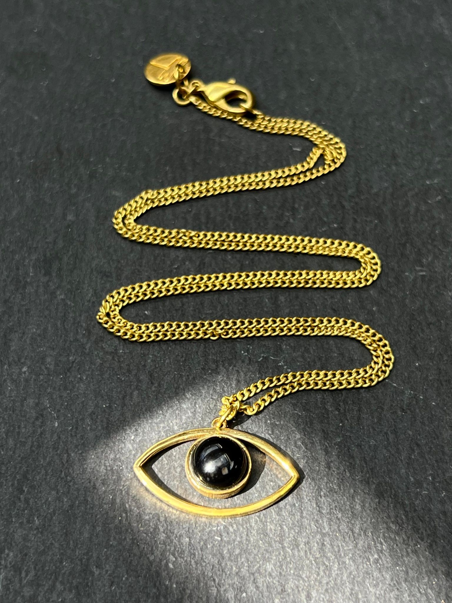 ÖGA MED STEN HALSBAND I MÄSSING