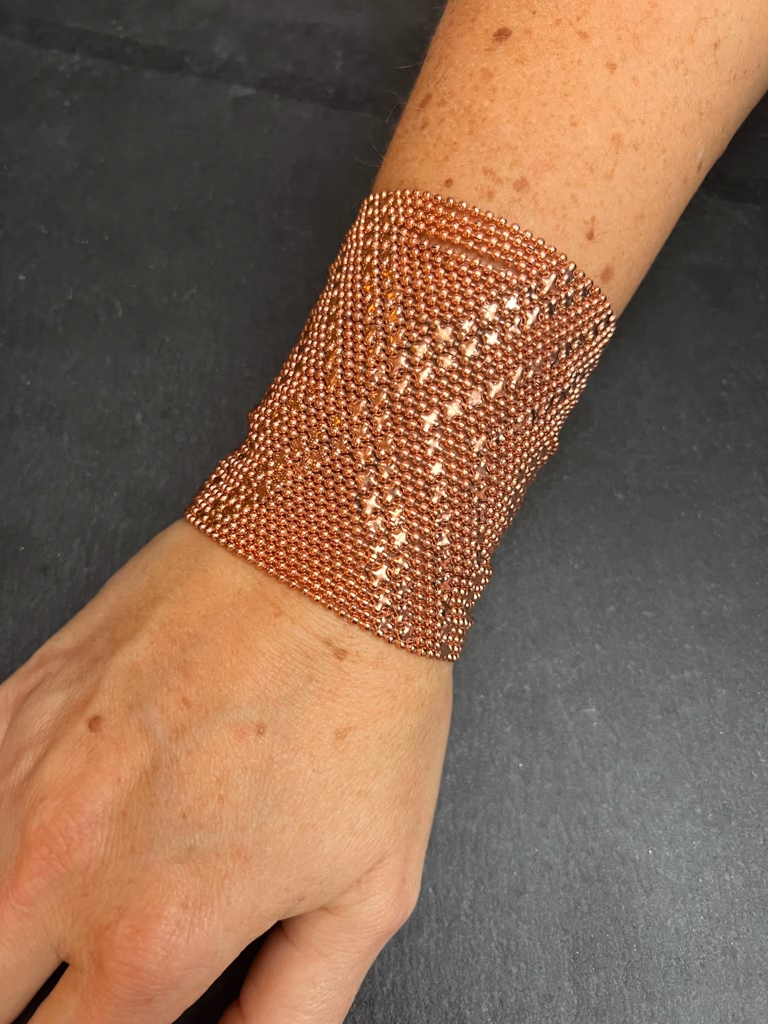 LARGE ARMOUR ARMBAND I KOPPAR