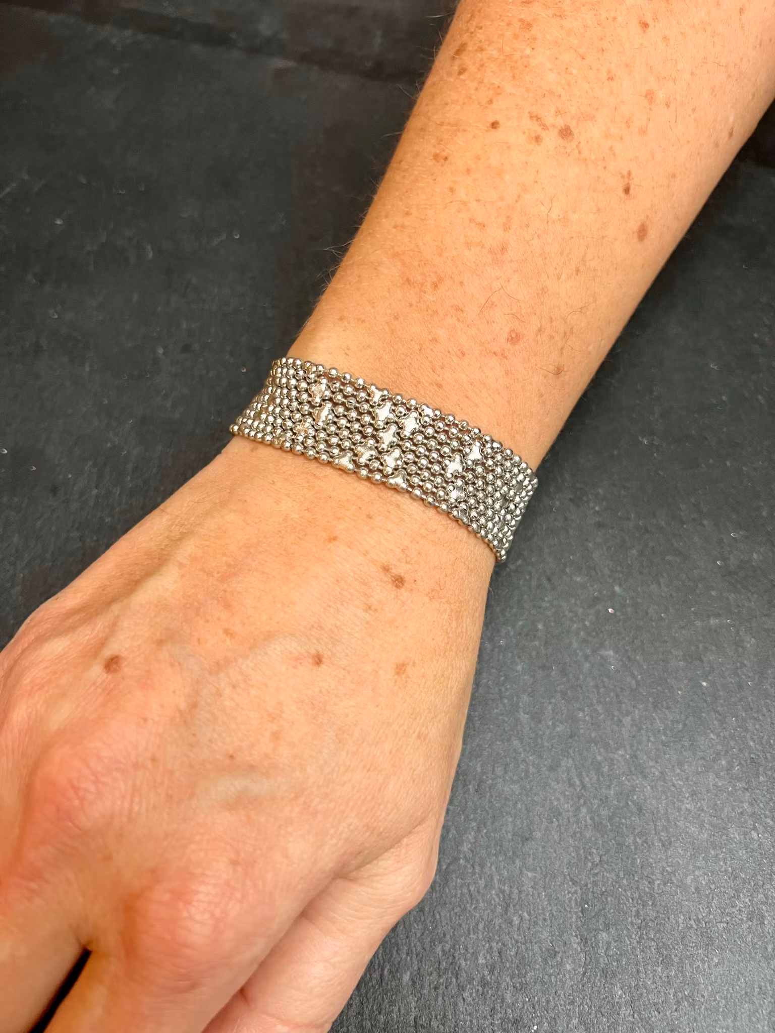 XXS ARMOUR ARMBAND I FÖRSILVRAD MÄSSING