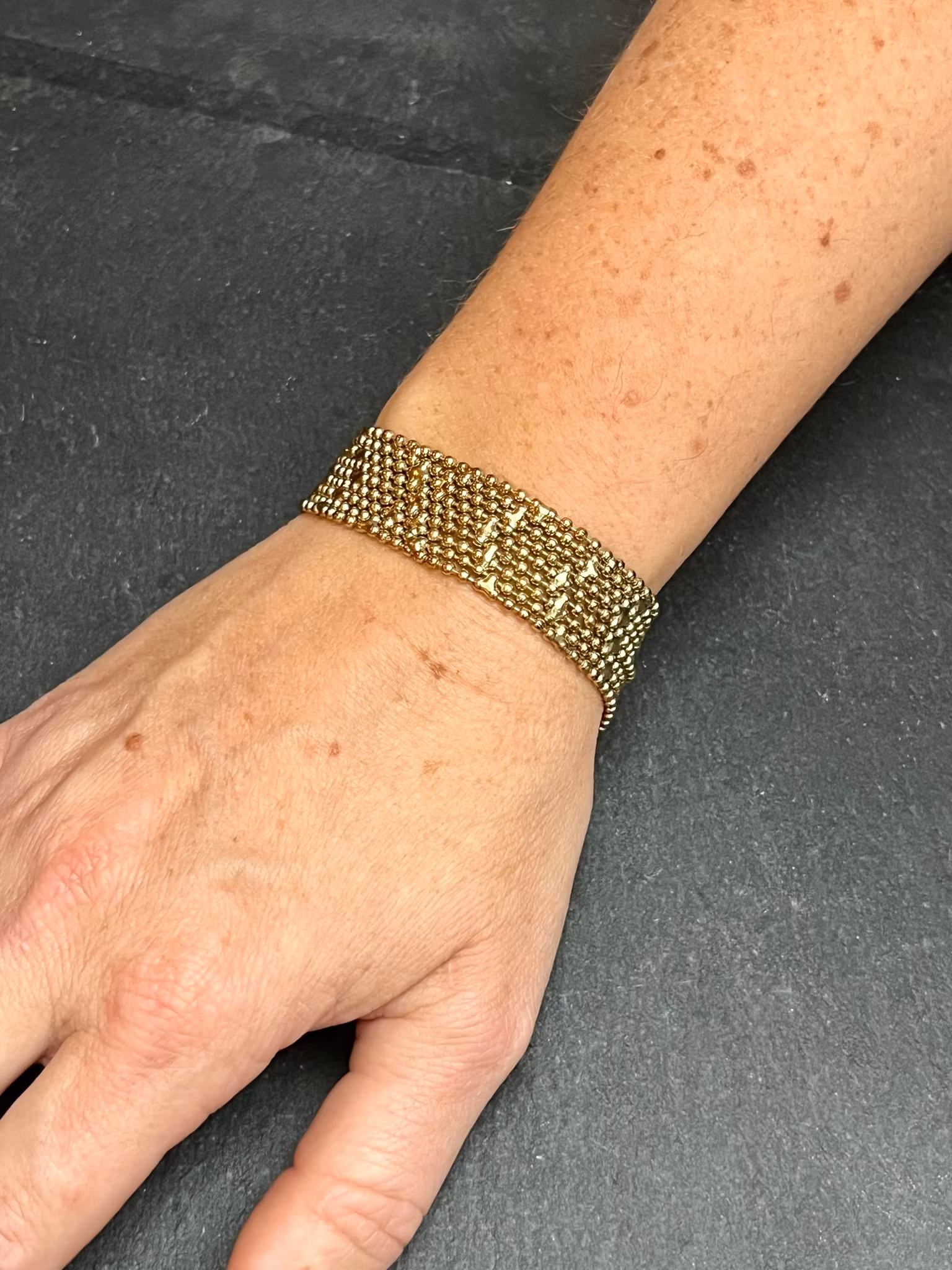 XXS ARMOUR ARMBAND I MÄSSING