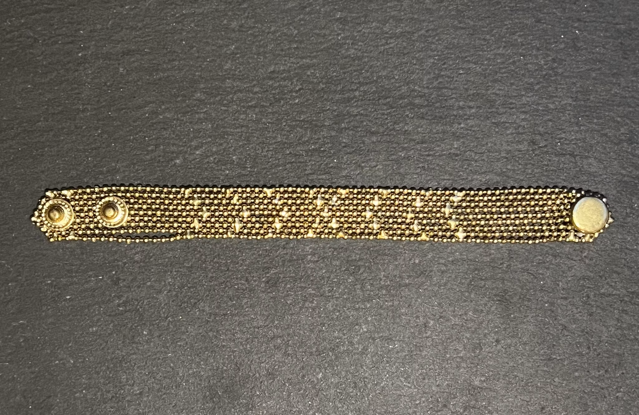 XXS ARMOUR ARMBAND I MÄSSING