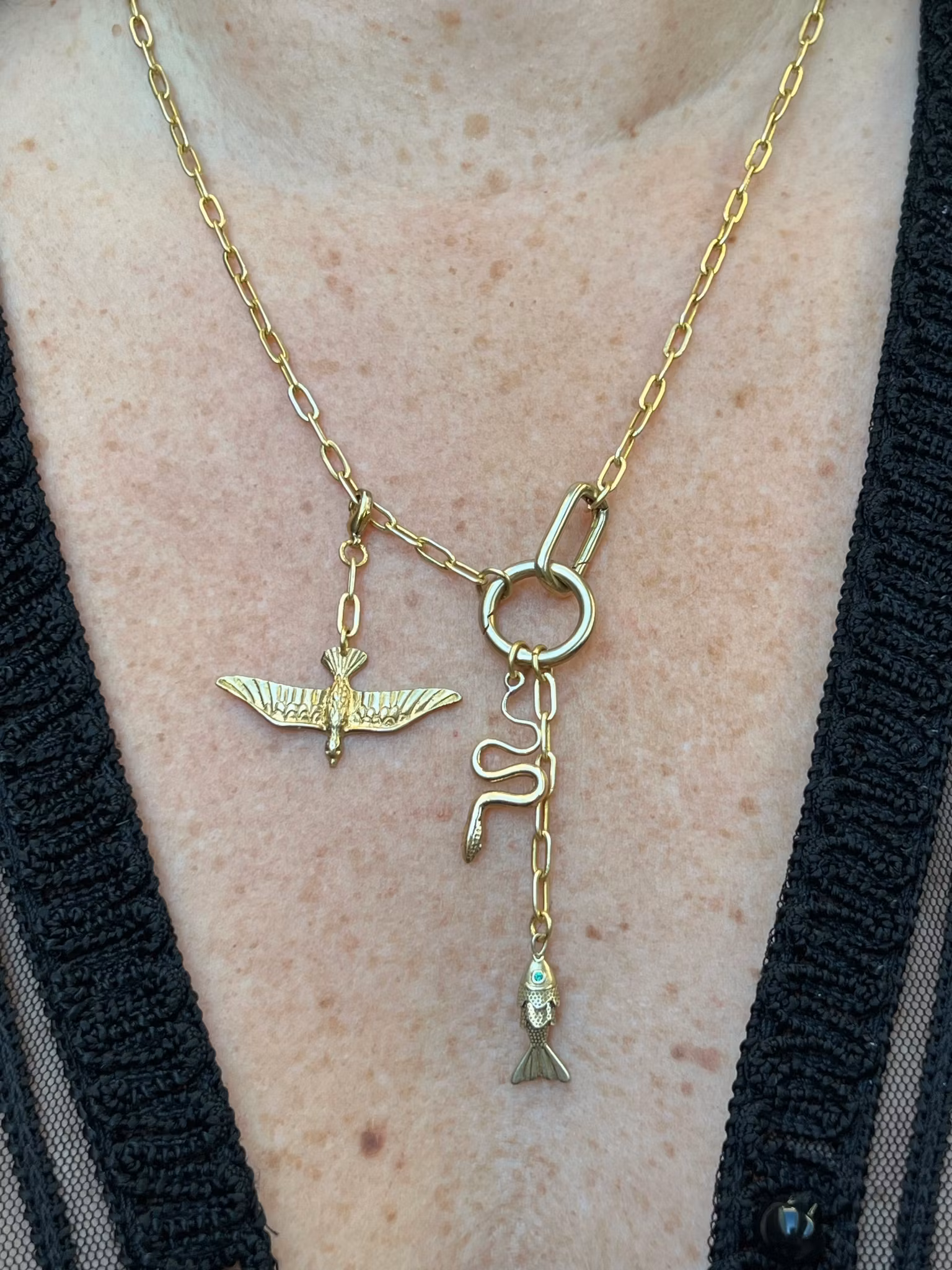 ELEMENTS HALSBAND FÅGEL, FISK ELLER MITTEMELLAN