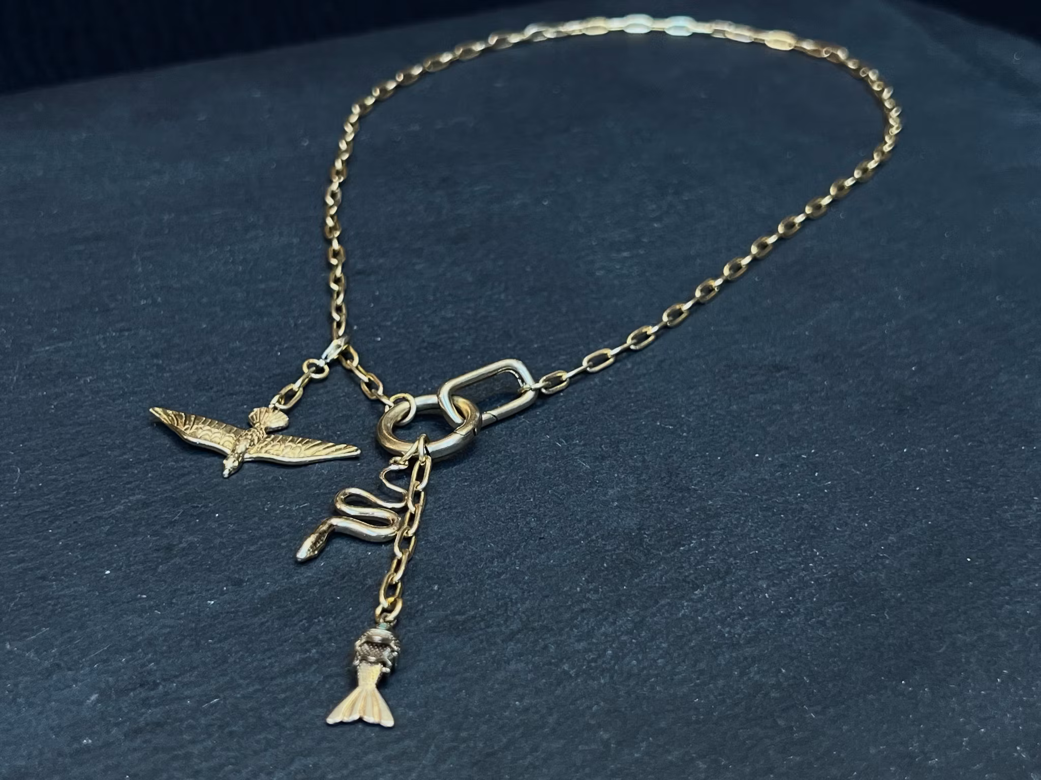 ELEMENTS HALSBAND FÅGEL, FISK ELLER MITTEMELLAN