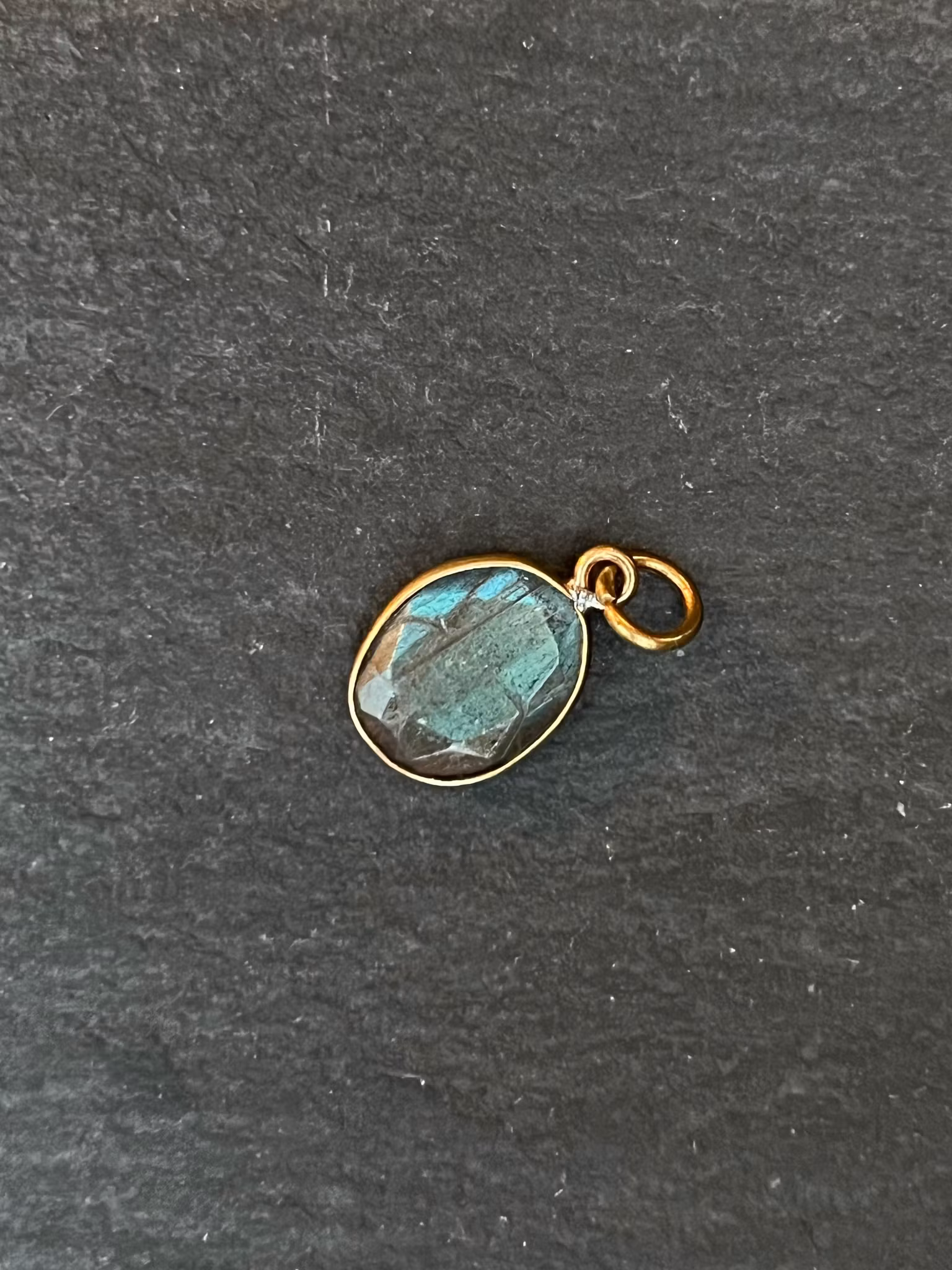 ELEMENTS ARMBAND MED 1 VALFRITT HÄNGE