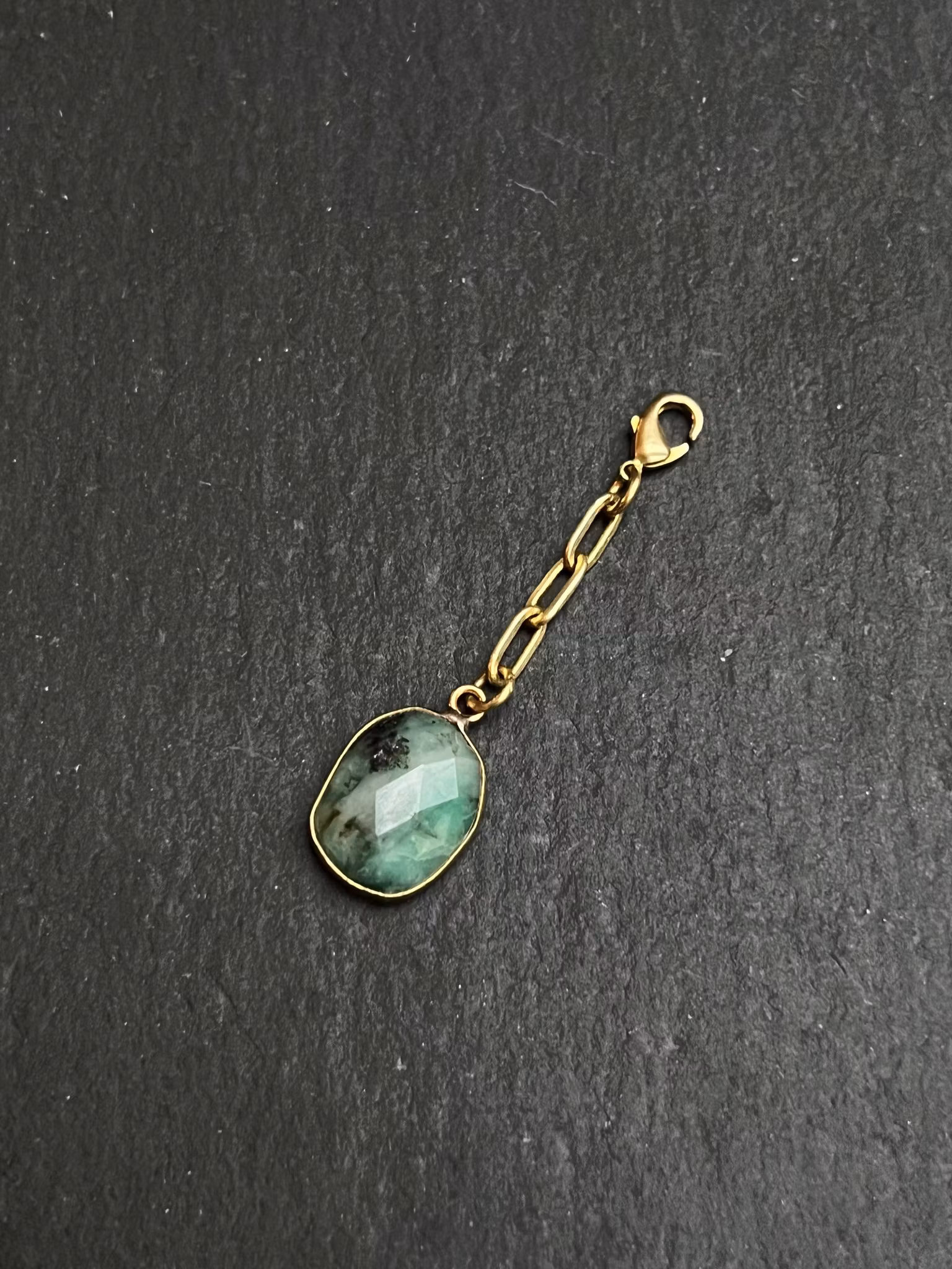 ELEMENTS HÄNGEN I KEDJA MED KARBINLÅS TILL KEDJAN