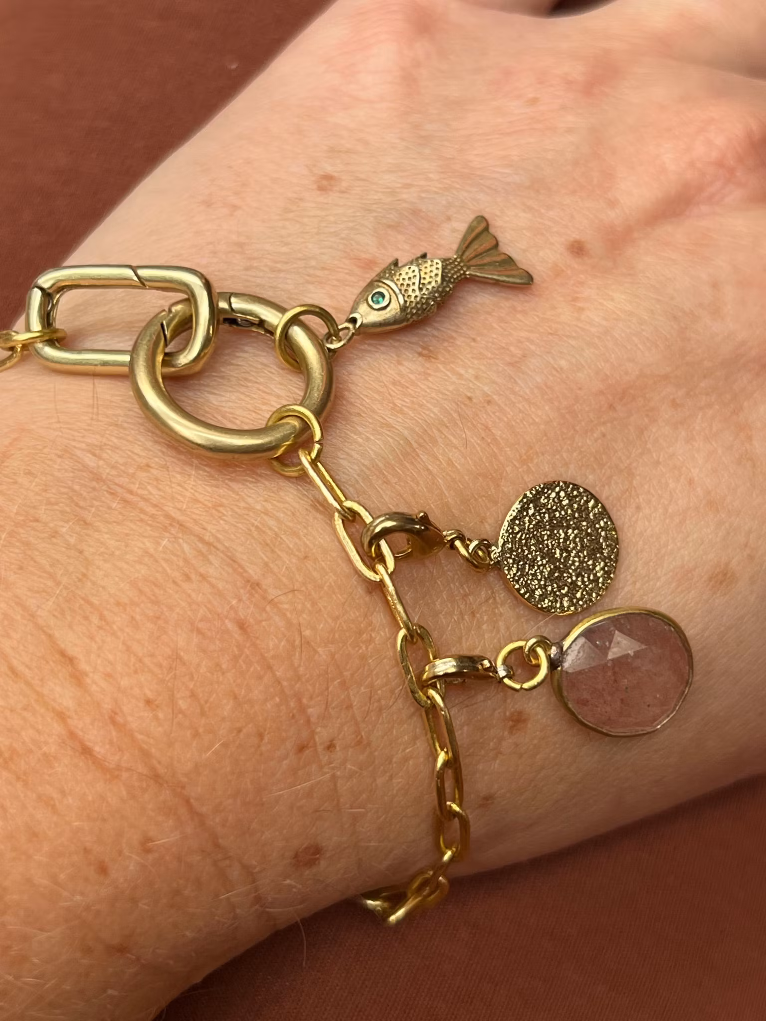 ELEMENTS ARMBAND MED 1 VALFRITT HÄNGE