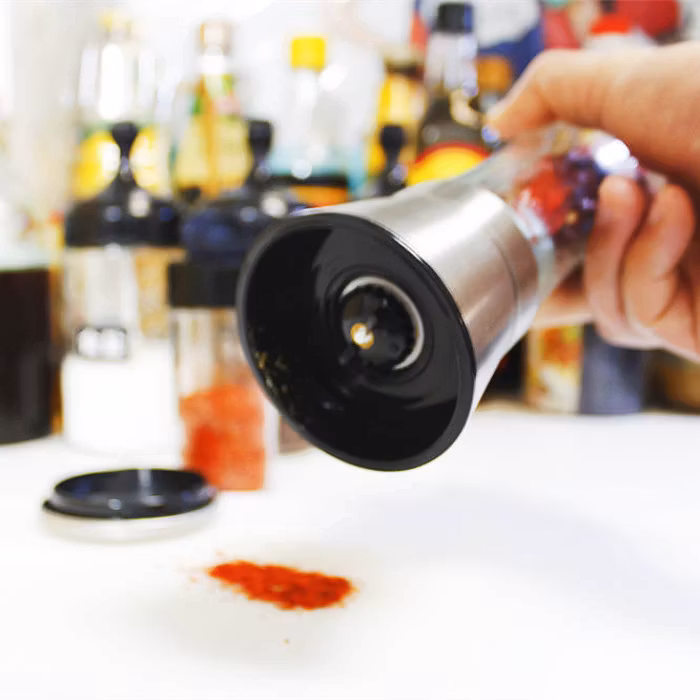 Salt and pepper grinder set