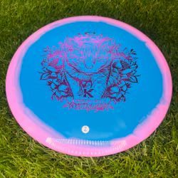 Gold Orbit Claymore Kristin Lätt 2025