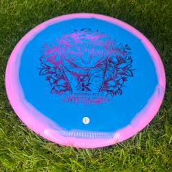 Gold Orbit Claymore Kristin Lätt 2025