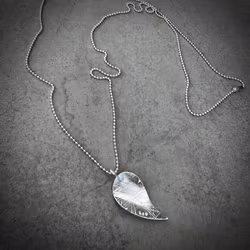 Silverhalsband Löv av LIV (långt)