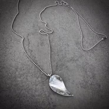 Silverhalsband Löv av LIV (långt)