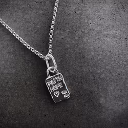 Silverhalsband Ord som stannar kvar