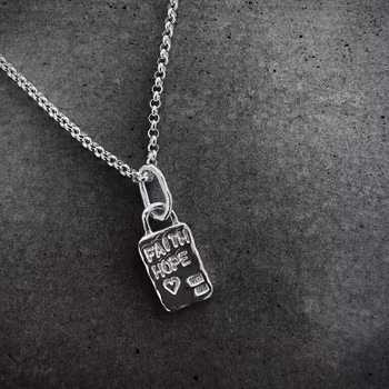 Silverhalsband Ord som stannar kvar