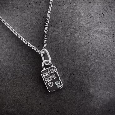 Silverhalsband Ord som stannar kvar