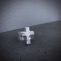 Silverring Raw Cross