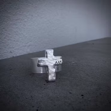 Silverring Raw Cross