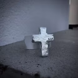 Silverring Raw Cross