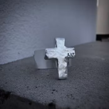 Silverring Raw Cross